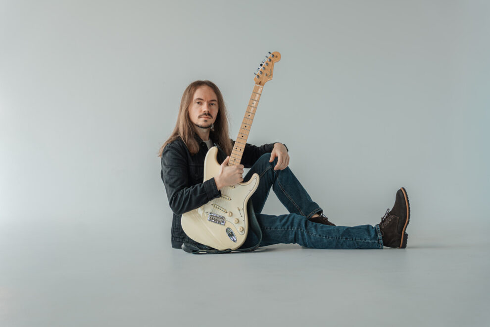 Debiutancki singiel Darka Dymka zapowiada pierwszą płytę rockowego gitarzysty i wokalisty z Krakowa